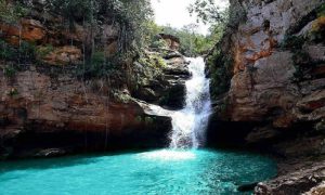 Cachoeira Santa Paula refúgio natural em meio ao cerrado da Chapada das Mesas