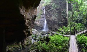 Gruta Santa Bárbara mistério e beleza natural na Chapada das Mesas