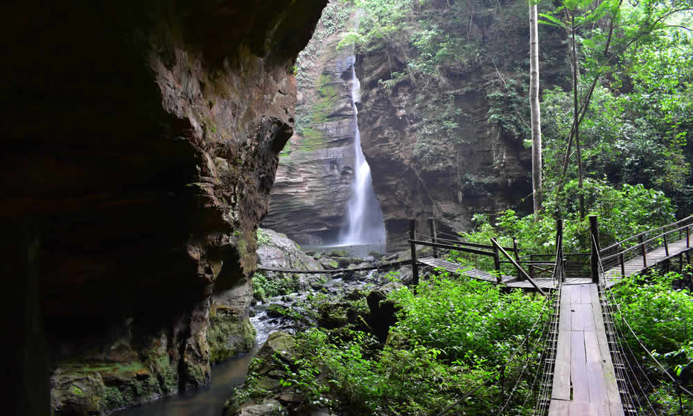 Gruta Santa Bárbara mistério e beleza natural na Chapada das Mesas